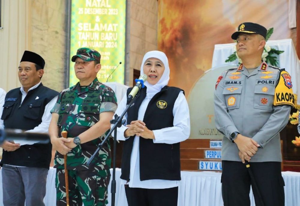 Tinjau Gereja di Surabaya Bersama Forkopimda, Gubernur Khofifah Serukan Ibadah Natal Berjalan Aman, Damai dan Penuh Kasih