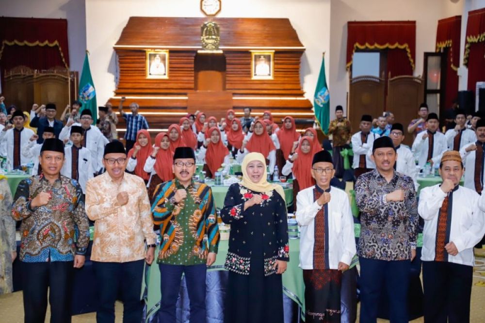 Gubernur khofifah saat moment foto bersama. (Ist) 