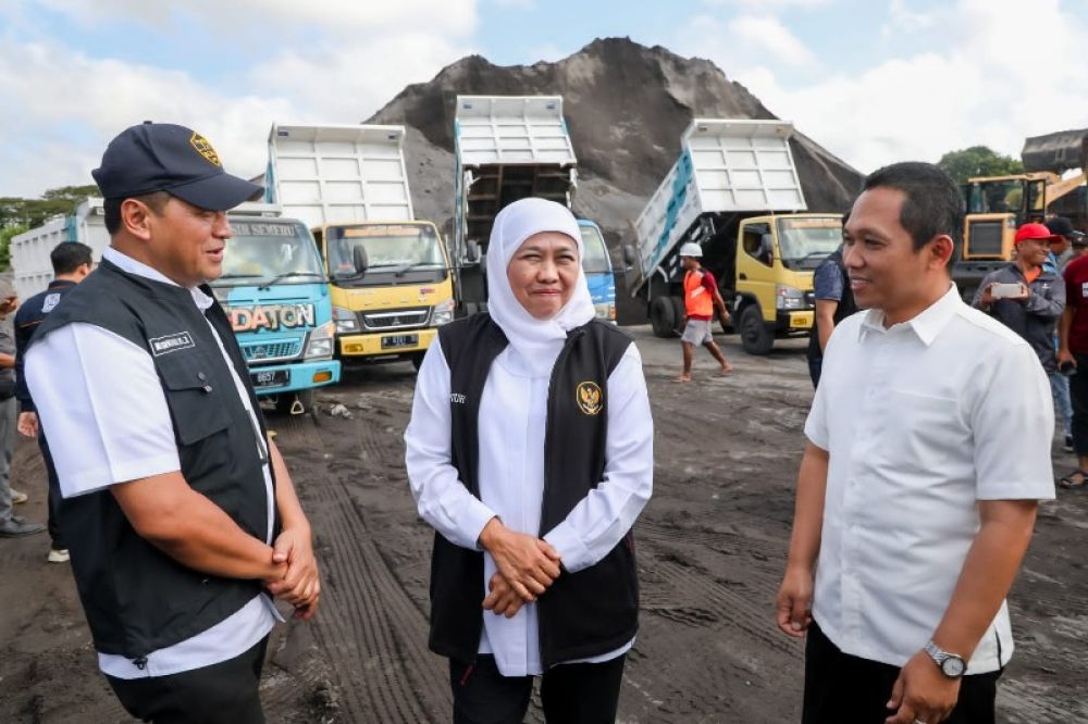 Gubernur Khofifah Apresiasi Pembayaran Pajak Pasir Berbasis Digital