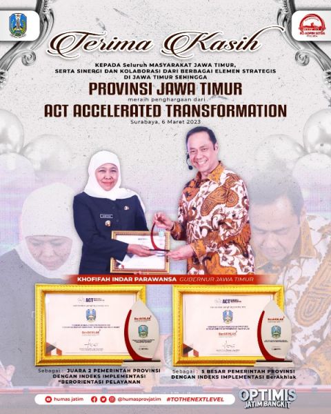 Gubernur Khofifah meraih penghargaan BerAKHLAK. (Ist) 