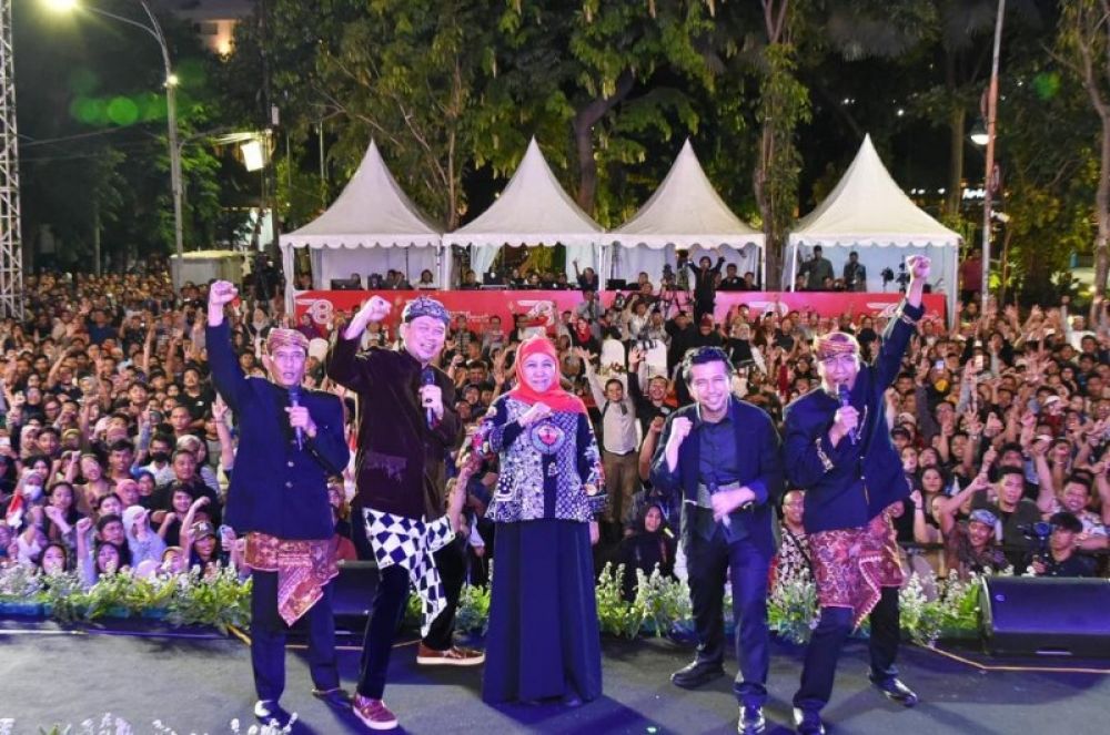 Puluhan Ribu Masyarakat Semarakkan Pesta Rakyat Jatim 2023, Gubernur Khofifah : Terima Kasih Masyarakat Jatim yang Semangat, Inovatif dan Produktif