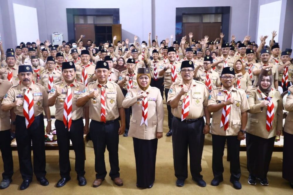 Gubernur Khofifah mencanangkan program satu gugus satu produk wirausaha bagi anggota pramuka. (Ist) 