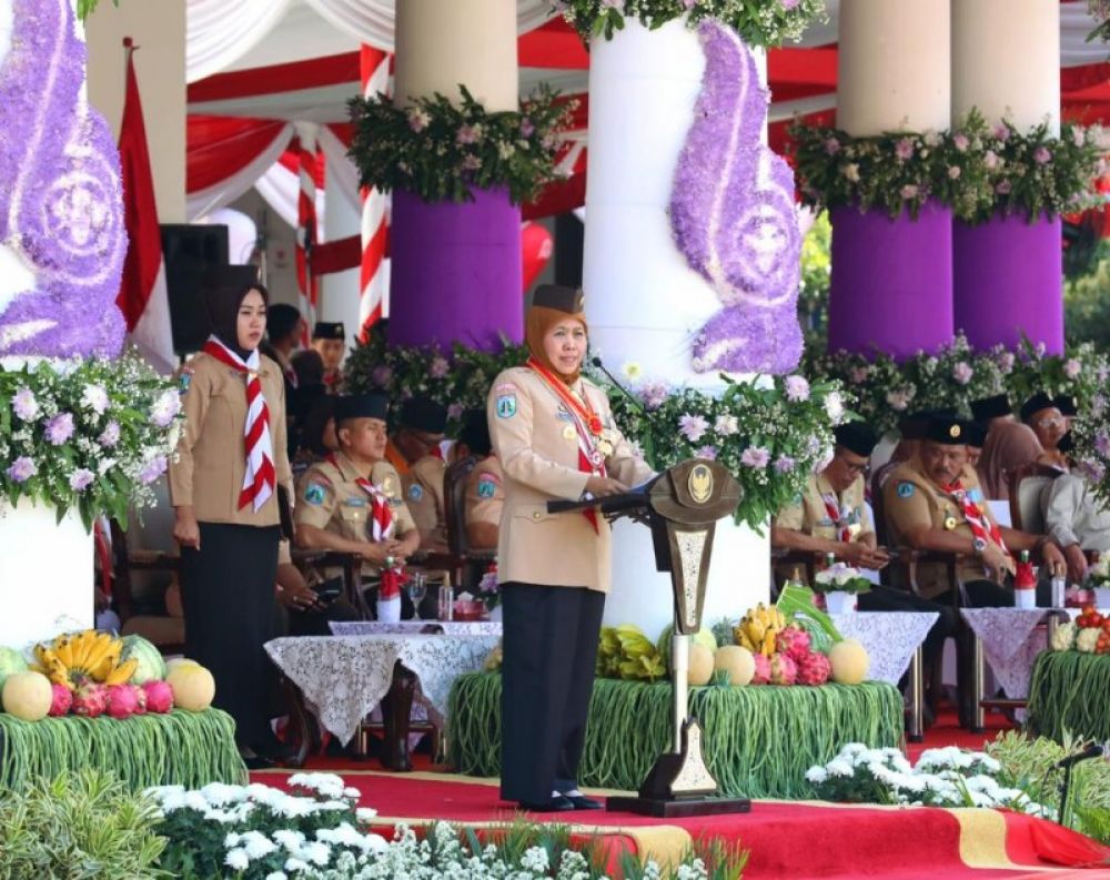 Apel Hari Pramuka ke 62, Gubernur Khofifah Ajak Pramuka Kuatkan Karakter Manusia Pancasila