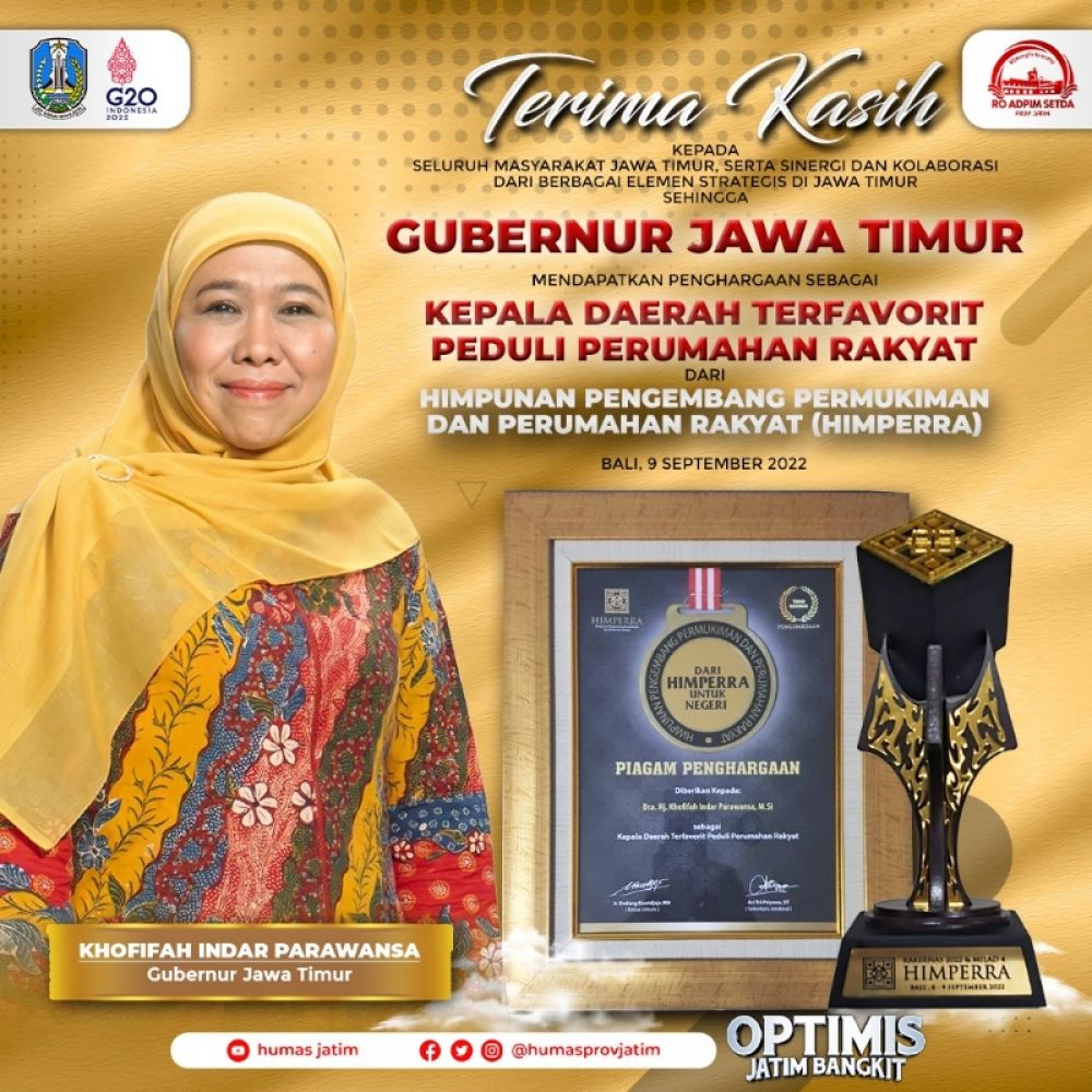 Gubernur Jawa Timur Khofifah Indar Parawansa menerima Penghargaan Kepala Daerah Peduli Perumahan Rakyat saat Rakernas Hemperra di Nusa Dua Bali. (Ist) 