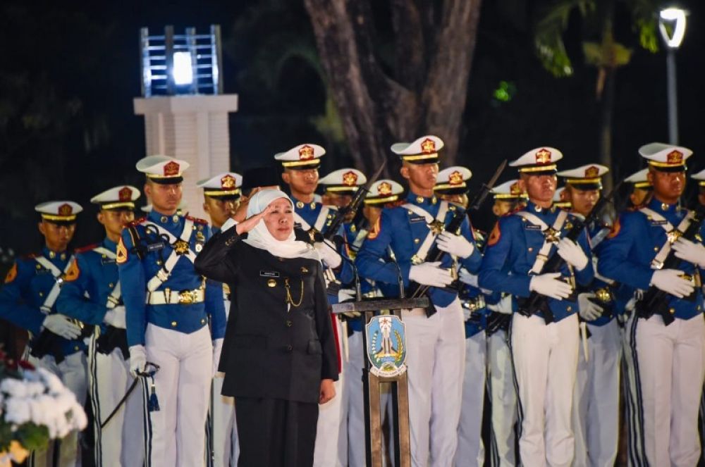 Gubernur Khofifah pimpin apel renungan suci di Tugu Pahlawan Surabaya. (Ist) 