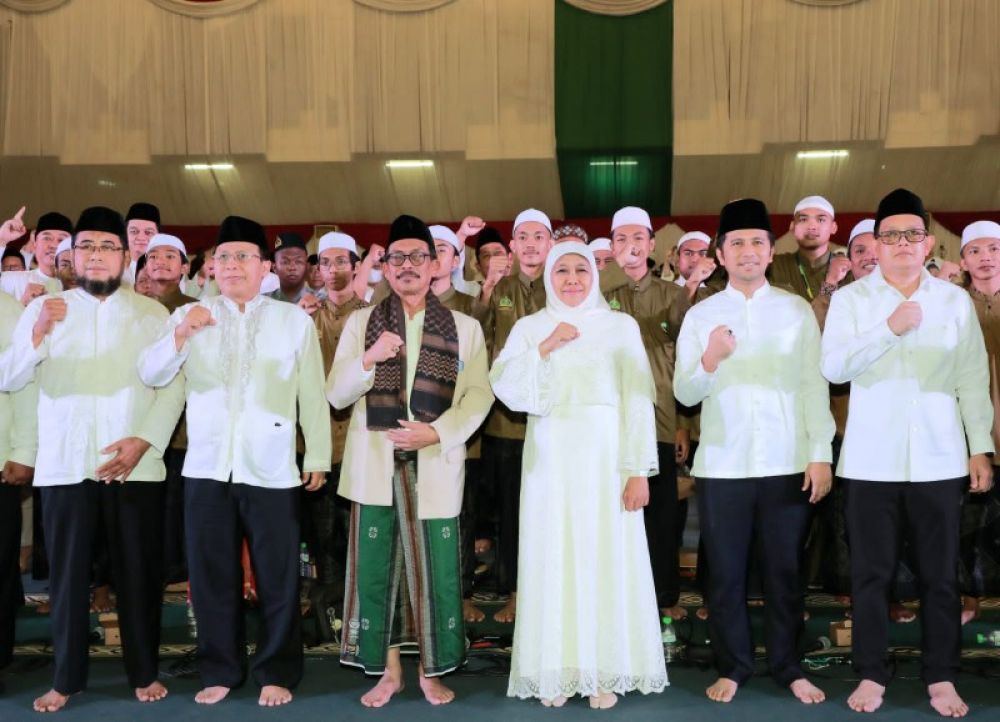 Gubernur Khofifah bersama wagub Emil dan Sekda Adhy Karyono hadiri peringatan Isra' Mi'roj 1444 H. (Ist) 