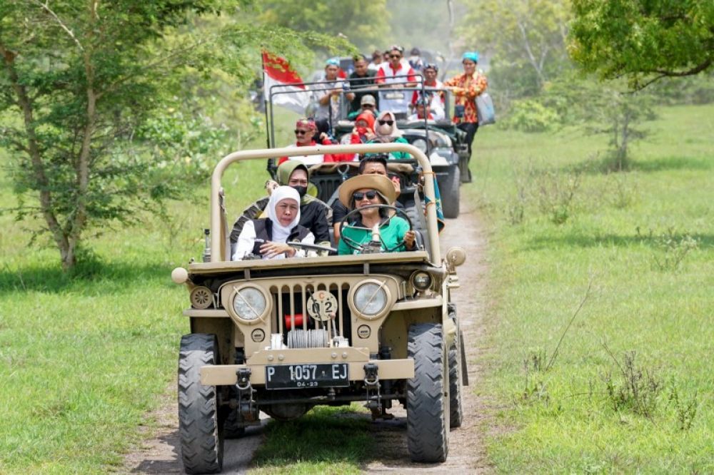 Peringati Hari Kartini Gubernur Khofifah teladani warisan Emansipasi dan pondasi toleransi. Foto ilustrasi saat berkunjung ke Bromo. (Ist) 