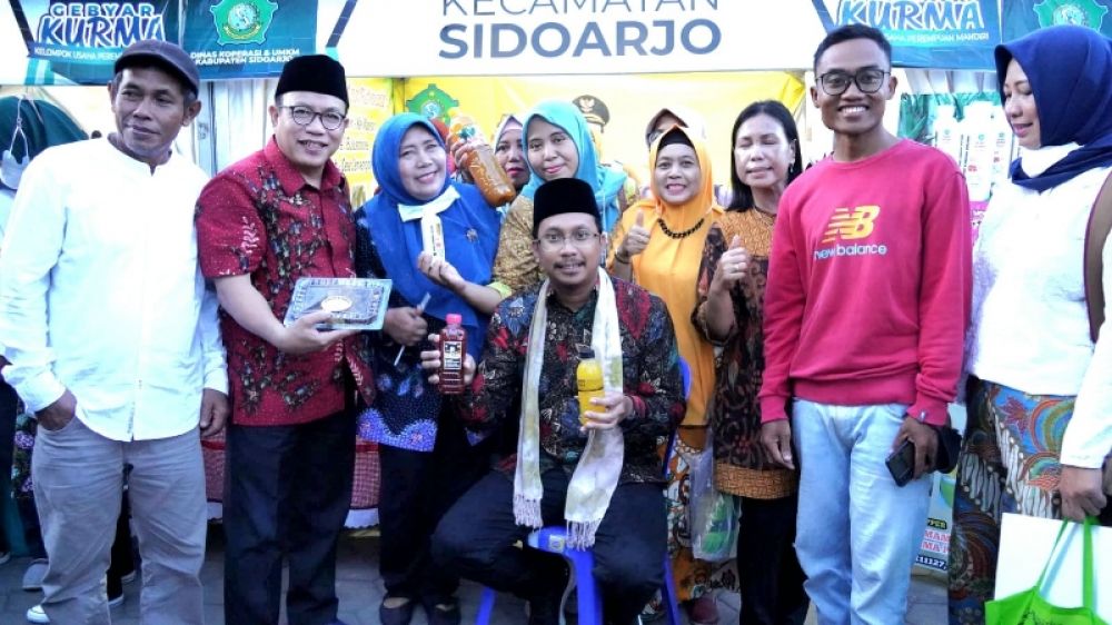 Bupati Sidoarjo Gus Muhdlor bersama Ketua DPRD Sidoarjo, Usman promosikan industri kreatif lewat medsos. (Ist) 
