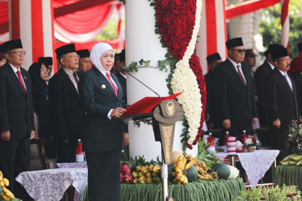 Gubernur Khofifah menjadi inspektur upacara peringatan Harkitnas 2023 di Grahadi Surabaya. (Ist) 