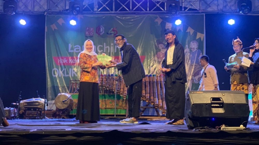 Bupati Bojonegoro Anna Mu'awanah hadiri acara launching HKI Oklik di lapangan Desa Sobontoro Kecamatan Balen. (Ist) 