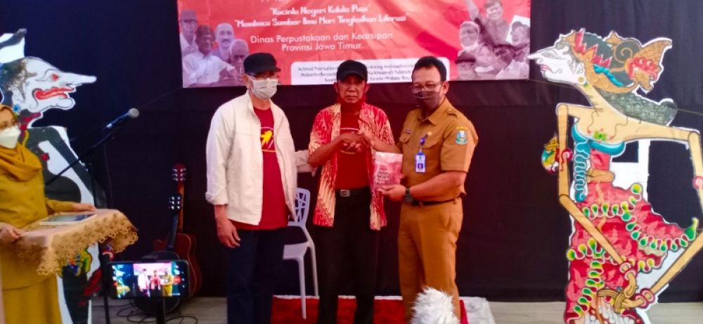 Kadis Perpustakaan dan Kearsipan Jatim mengapresiasi launching Buku Antologi Puisi Karya Warumas. (Ist) 