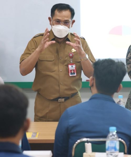 Kadiskominfo Jatim, Dr Hudiyono beri pembekalan kerja praktek mahasiswa ITS Surabaya. (Ist) 