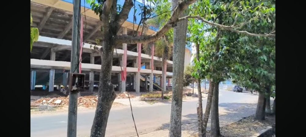 Proses pembongkaran Stadion Kanjuruhan Malang. (Ist) 