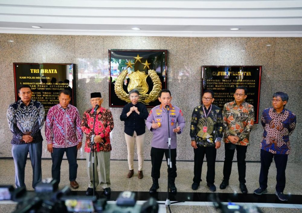 Kapolri Jenderal Pol Listyo Sigit bersama Ketua Dewan Pers Azyumardi Azro dsn pengurusnya membahas soal pemberitaan terkait pemilu di media. (Ist) 