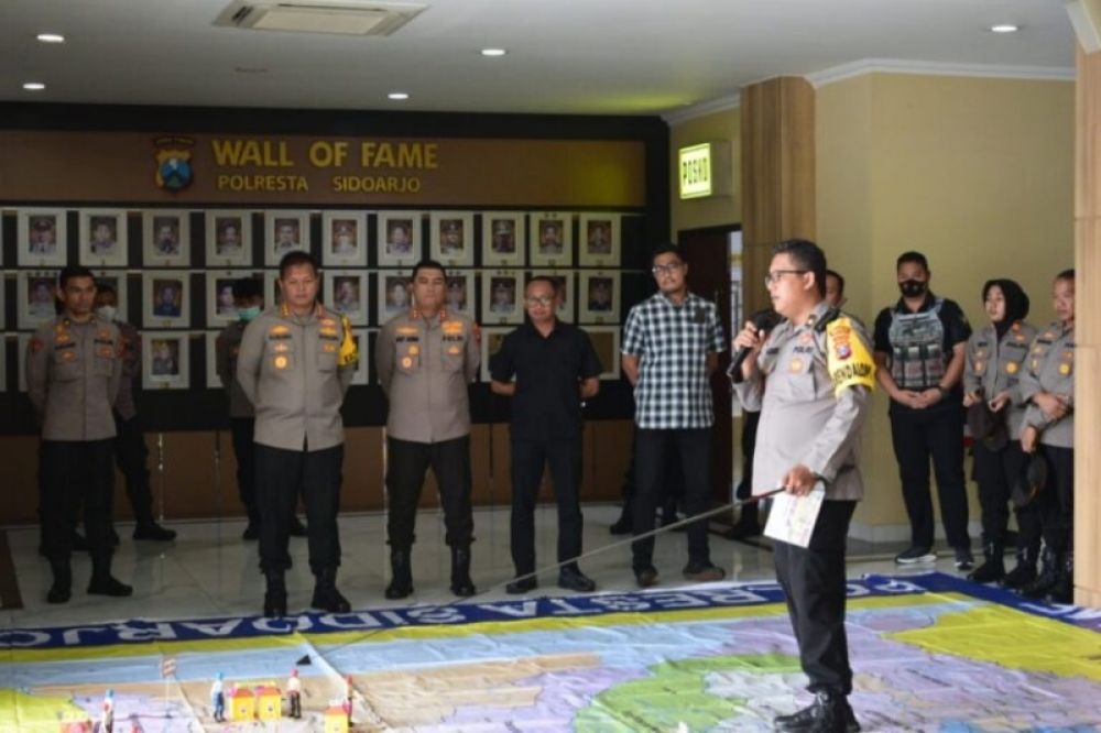 Kapolresta Sidoarjo Kombes Pol Kusumo Wahyu Bintoro memimpin TPG Ops Puri Agung . (Ist) 