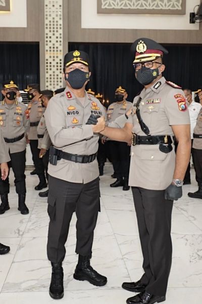 Kapolda Jatim Nico Afnfa berikan ucapan selamat kepada jajarannya yang sudah dilantik. (Ist) 
