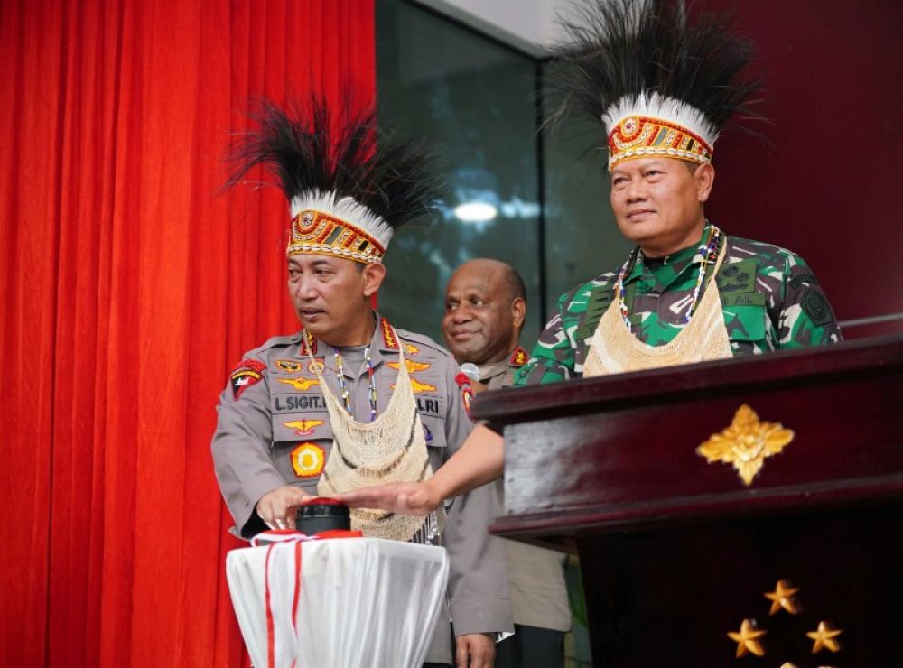 Kapolri Jenderal Pol Listyo Sigit Prabowo bersama Panglima TNI Laksamana Yudo Margono (ist) 