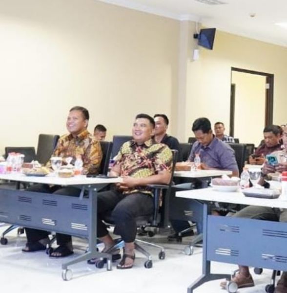 Kapolresta Sidoarjo Kombes Pol Kusumo Wahyu Bintoro bersama jajaran nobar Wayang Orang Pandowo Boyong. (Ist) 