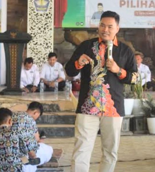 Komisioner KPU Gresik, Makmun saat memberikan sosialisasi Pemilu 2024. (Ist) 