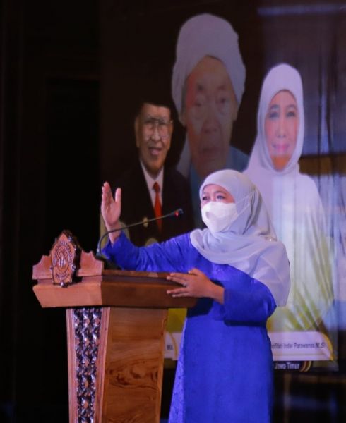 Gubernur Khofifah menghadiri pelepasan peserta didik kelas VI SD Khadijah Surabaya di Square Ballroom ICBC Basuki Rahmat Surabaya. (Ist) 