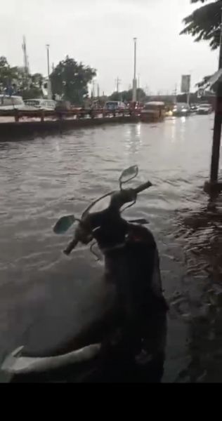 Hujan Deras Raya Waru Banjir, Diduga Saluran Air Mampet