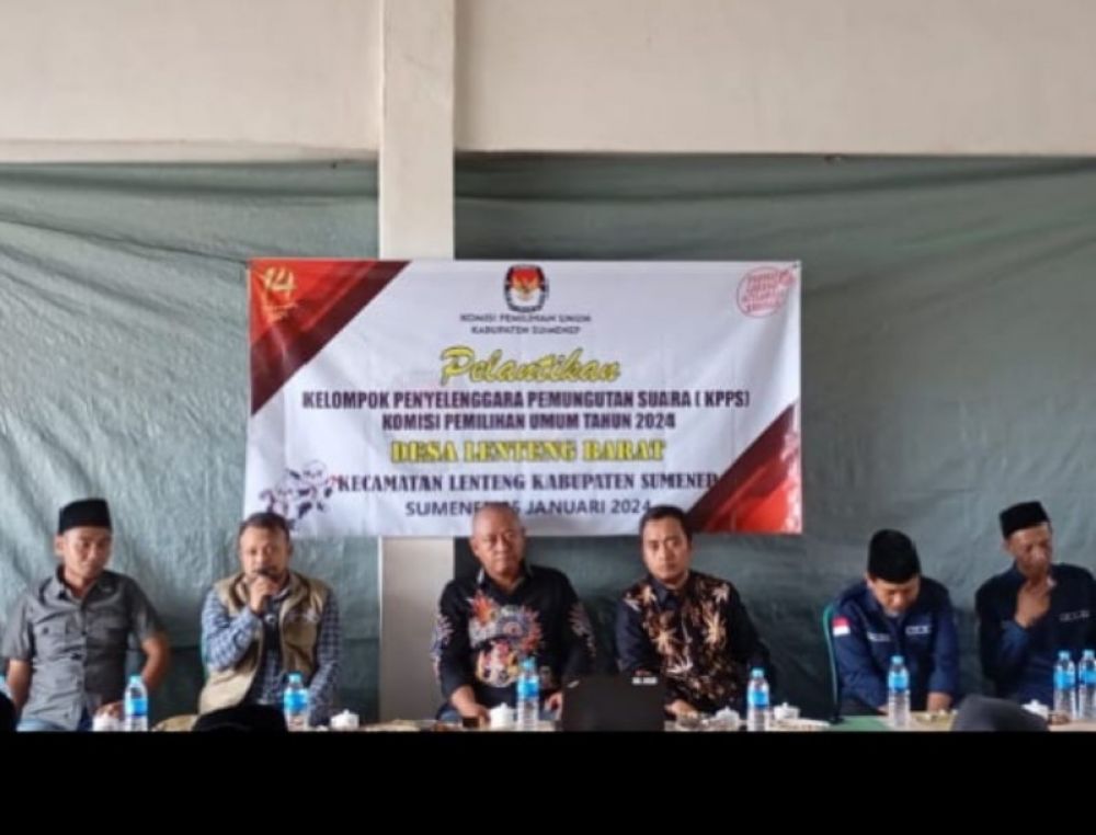 Rafiqi,SHi ( pegang mik ) KPU Sumenep memberikan sambutan dan pengarahan. (Ist) 