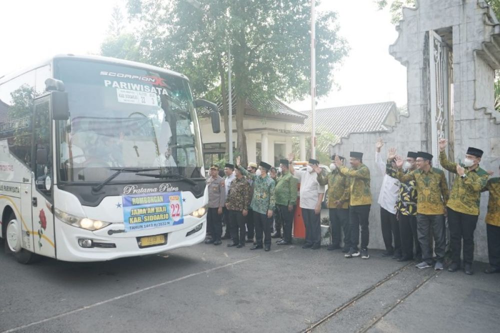 Pelepasan jamaah calon haji (JCH) sidoarjo Kloter 22 dan 23 di Pendopo Delta Wibawa Sidoarjo. (Ist(