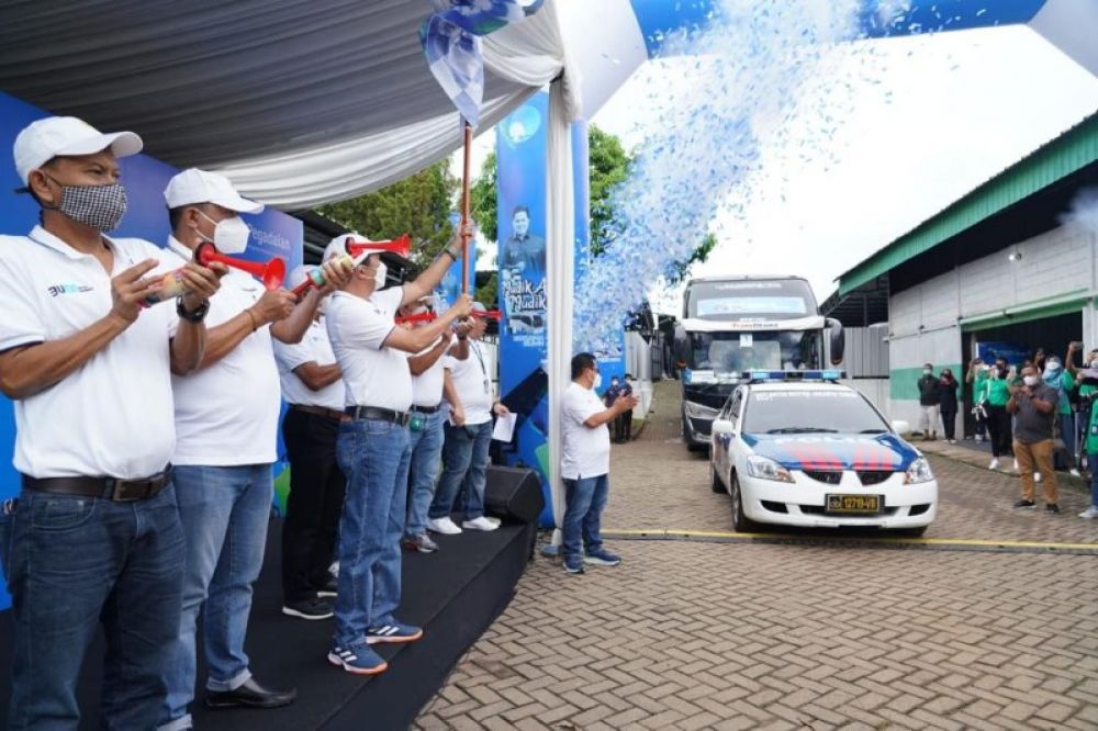 Direktur Human Capital, Legal dan Compliance, Ridwan Arbian Syah, melepas peserta Mudik. (Ist) 