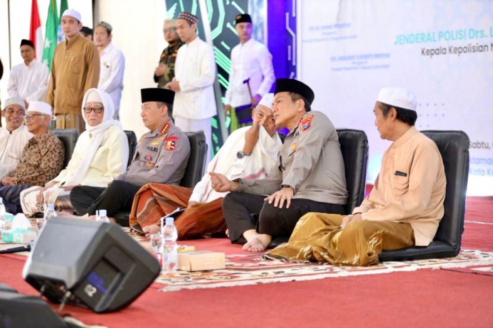 Kapolri Jenderal Pol Listiyo Sigit Prabowo saat menghadiri Qotmil Quran Dari Polri Untuk Negeri di Ponpes Lirboyo Kediri. (Ist) 
