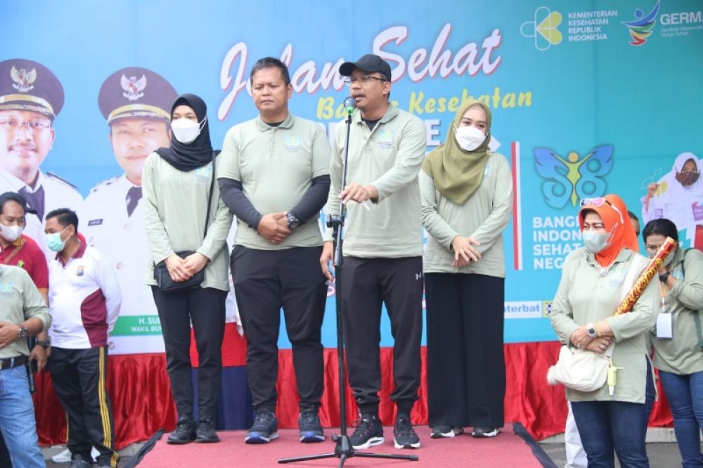 Bupati Sidoarjo Gus Muhdlor berangkatan jalan sehat HKN 2022. (Ist) 