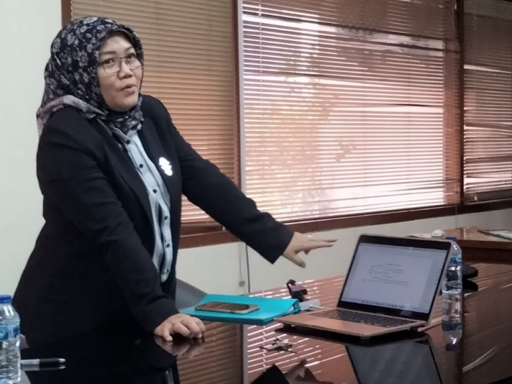 Pakar Kimia Mas Ayu Elita Hafizah memastikan turunan senyawa chlorobenzaimalonontile (CS) pada gas air mata yang dipakai Polri tidak akan berubah menjadi racun. (Ist) 