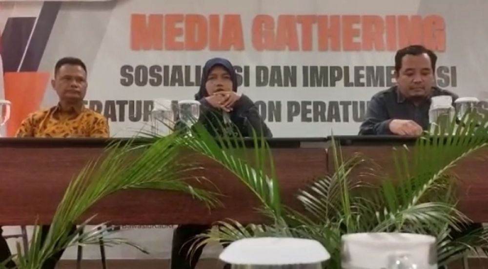 Beberapa narasunber media gathering Bawaslu Kabupaten Kediri mensosialisasikan peraturan dan implementasi Bawaslu. (Ist) 