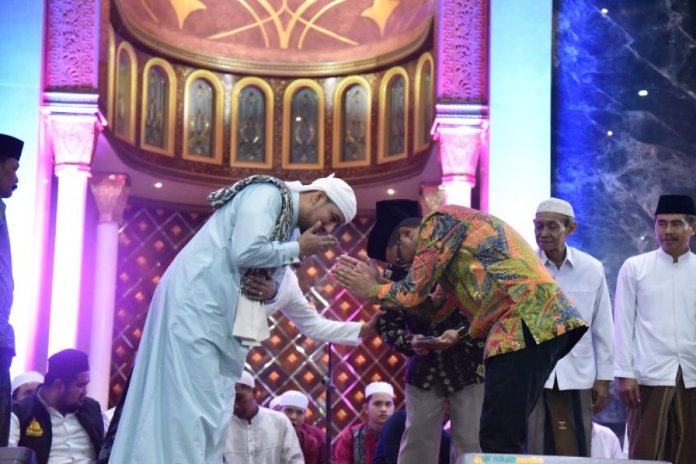 Bupati Sidoarjo Gus Muhdlor saat menghadiri peresmian Masjid Al- Ihsan di Desa Sudimoro Tulangan (ist) 