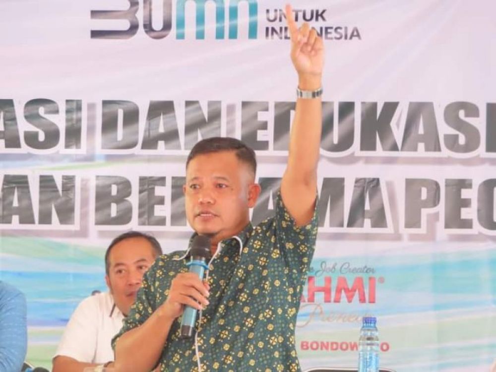 Mulyono, Pemimpin PT Pegadaian Kanwil XII Surabaya menyampaikan sambutan dalam acara Sosialisasi Edukasi Literasi Keuangan di gedung Graha Ijen Disparbudpora Kabupaten Bondowoso. (Ist) 