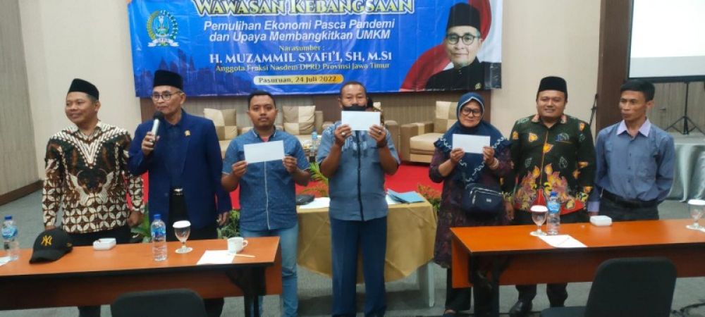 H Muzammil Safi'i anggota Komisi A DPRD Prov Jatim saat memberikan paparan terkait WasBang di hotel Horison, Kota Pasuruan. (Ist) 