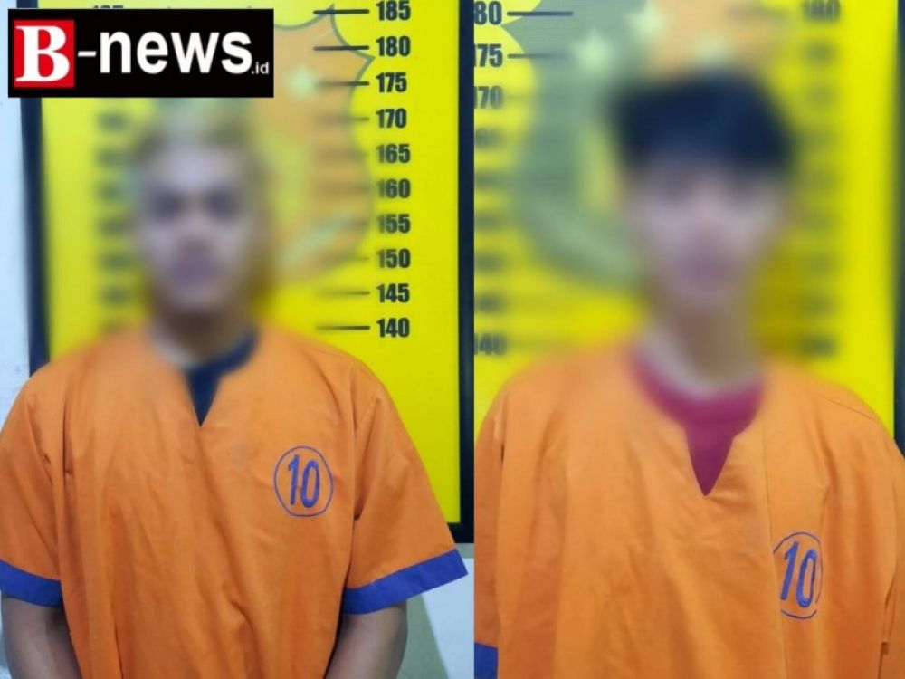 Kiri, tersangka AM (21) dan Kanan AA (21), Keduanya warga Dusun Kaliputih, Desa Kembiritan, Kabupaten Banyuwangi, kini mendekam di Mapolsek Genteng untuk proses lebih lanjut.(irw) 