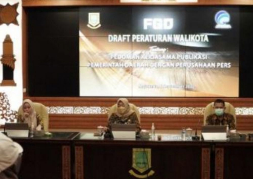 Kepala Dinas Kominfo Kota Mojokerto Santi Ratnaning Tias memberikan penjelasan terkait Perwali tentang Pedoman Kerjasama antara Pemkot Mojokerto dengan perusahaan pers (ist)