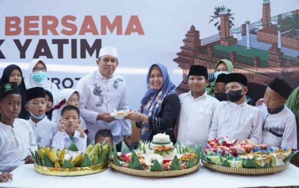 Wali Kota Mojokerto Ika Puspitasari gelar doa bersama dan undang anak yatim untuk mengawali pembangunan revitalisasi trotoar, tugu Alun-alun dan skywalk. ((Ist) 