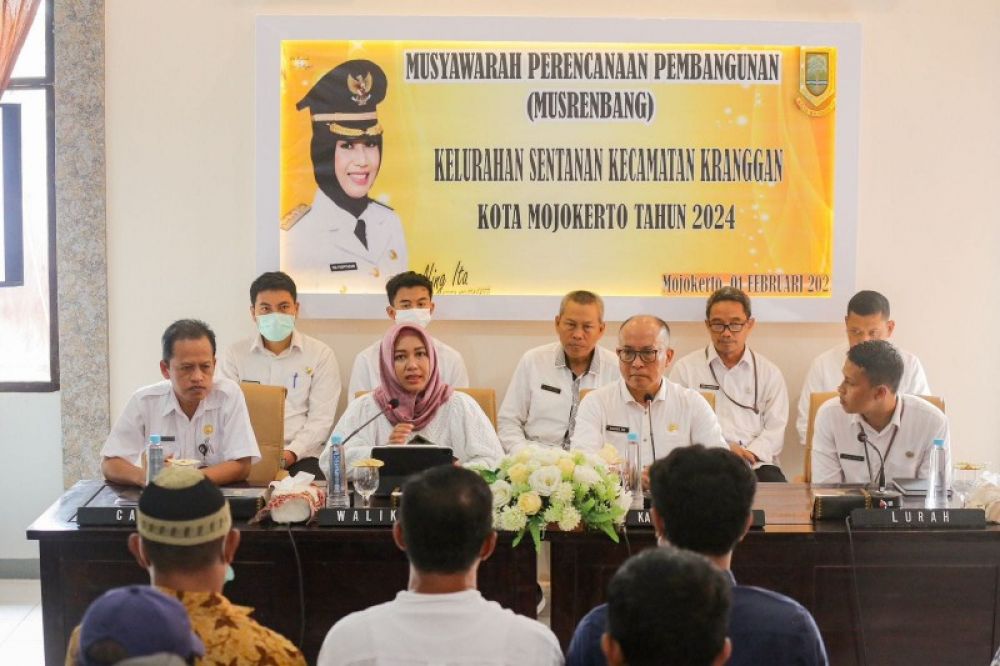 Wali Kota Mojokerto Ika Puspitasari didampingi Kepala Bappedalitbang Agung Moeljono, Camat Kranggan Suharno dan Lurah Sentanan Fauzan Hadiyan Ichsan (ist)