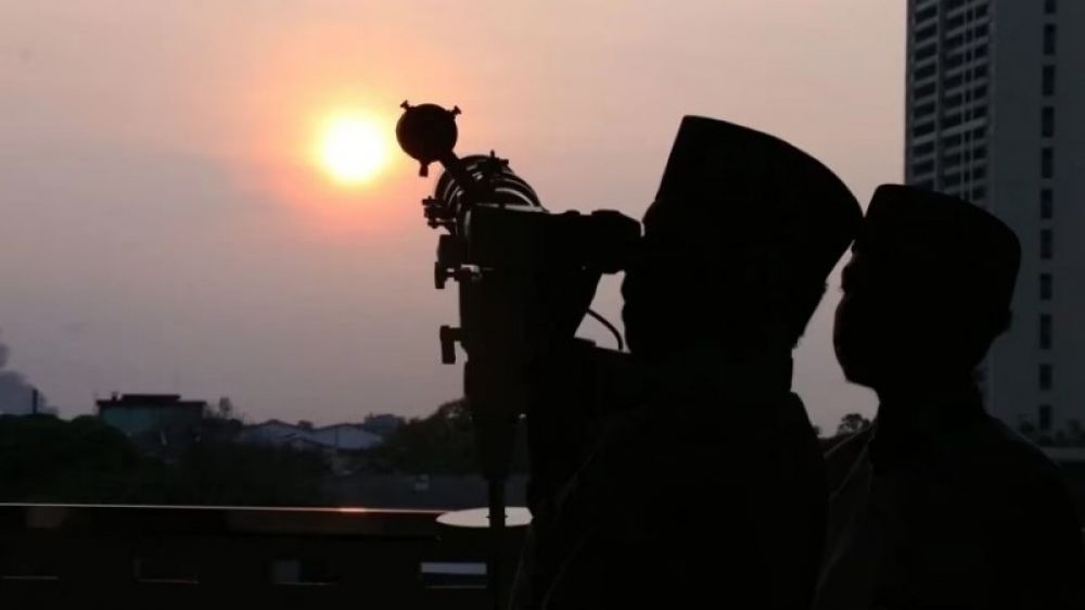 Ilustrasi pemantauan hilal awal Ramadhan. (fofo : NU online/suwinto) 