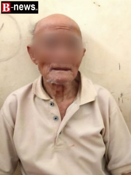 Nanawi (70) Warga Desa Gambiran, Kecamatan Gambiran, ditetapkan sebagai tersangka pencabulan terhadap anak dibawah umur pada Rabu (28/6/2023). (Irw) 