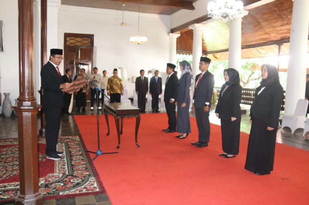 Bupati Sidoarjo Gus Muhdlor melantik 5 pejabat di lingkungan pemkab Sidoarjo. (Ist) 