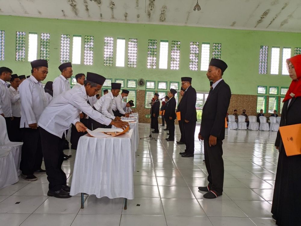 Pelantikan dan pengambilan sumpah PKD se Kabupaten Kediri. ) ist) 