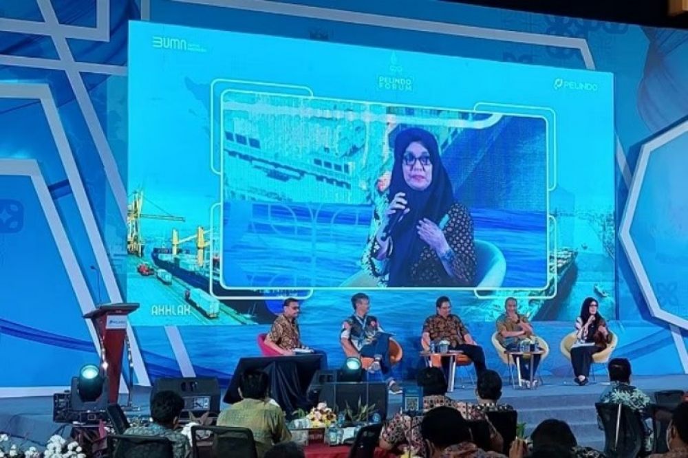 Regional Head 4 Pelindo, Enriany Muis, dalam pemaparannya pada 'Talkshow Panel Regional Head' di hari kedua Pelindo Forum yang digelar di Pendidikan Maritim dan Logistik Indonesia (PMLI) Kampus 1, Bogor, Jawa Barat (ist) 
