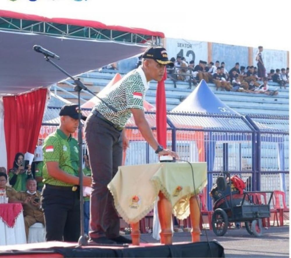 Dandim 0812 Lamongan Letkol Kav Endi Siswabto Yusuf saat membuka pertandingan Liga Santri di Lamongan. (Ist) 