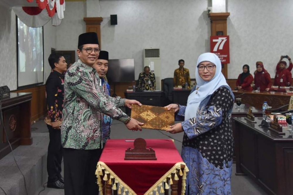 Paripurna Pengesahan Perda Pemberdayaan Nelayan, Pembudidaya Ikan, dan Petambak Garam di Ruang Paripurna DPRD Sumenep beberapa Wlwaktu lalu. (Ist) 