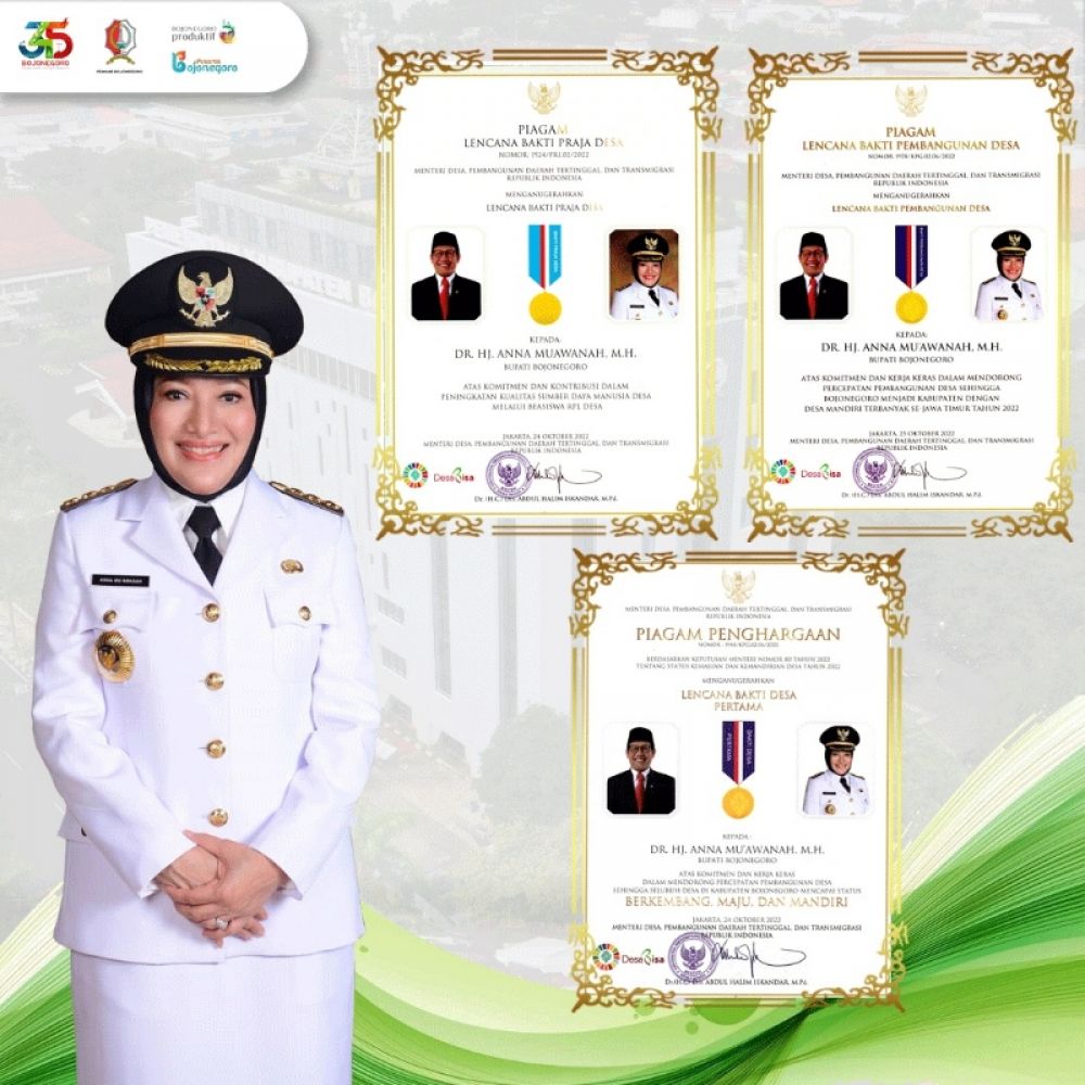 Bupati Bojonegoro meraih tiga penghargaan sekaligus dari Mendes PDTT yang diserahkan langsung oleh Abdul Halim Iskandar (Ist) 