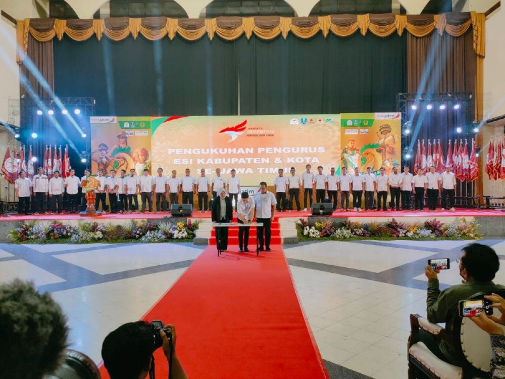 Pengukuhan pengurus E-Sports Kabupaten Kota se Jatim. (Ist) 