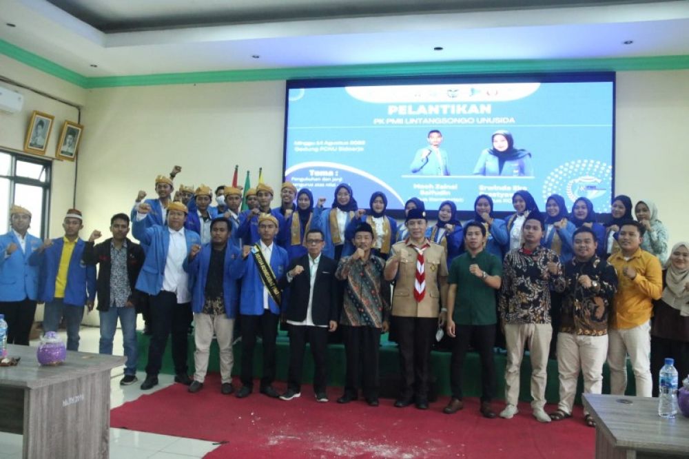 Pengurus PMII Komisariat Lintang Songo UNUSIDA berfoto bersama usai dilantik. (Ist) 