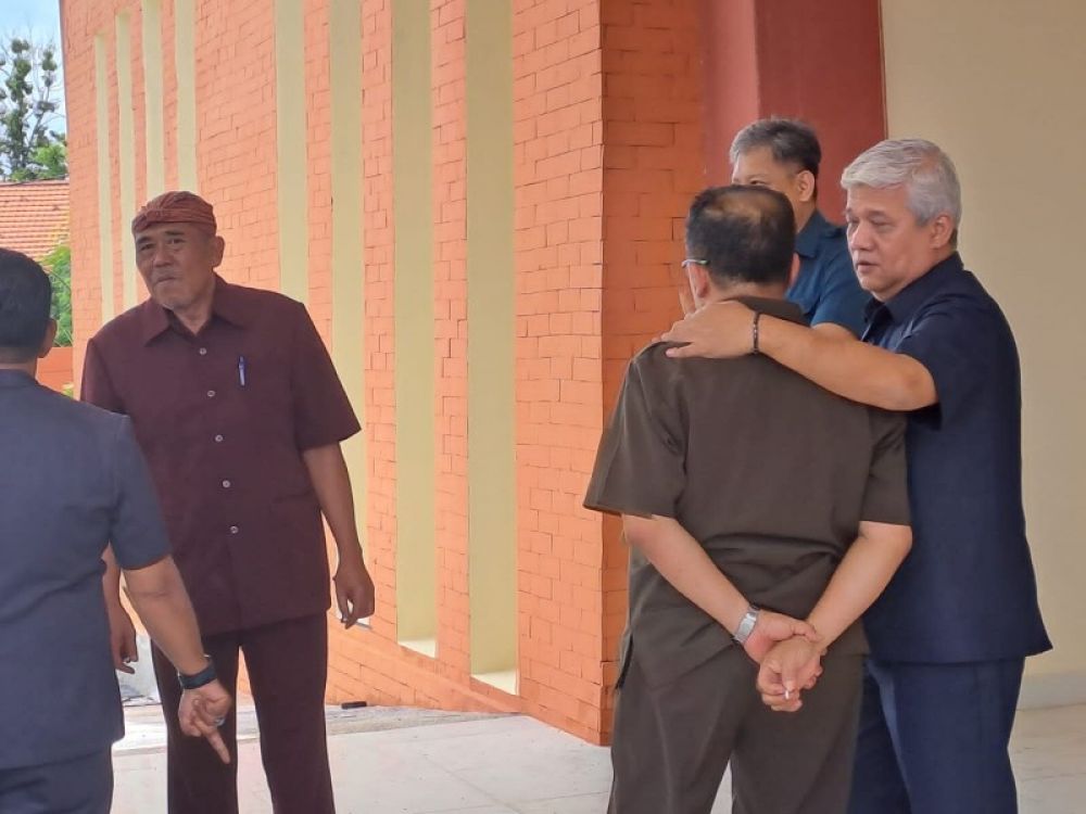 Pimpinan Dewan, Sunarto Ketua DPRD II Mojokerto dan Sony Basuki Raharjo Wakil Ketua yang juga ikut sidak.(ist) 